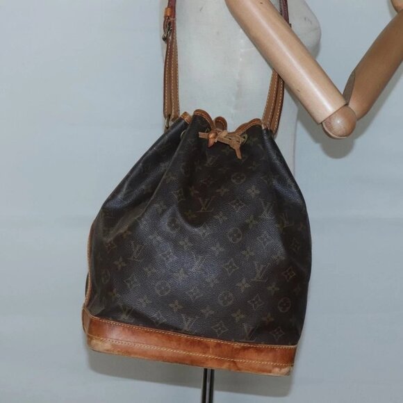 LOUIS VUITTON Monogram Noe Shoulder Bag - Picture 15 of 16